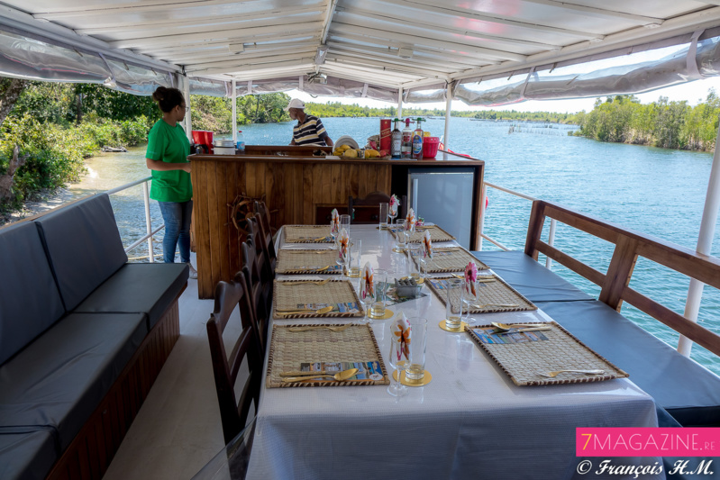 La table du déjeuner sur le bateau