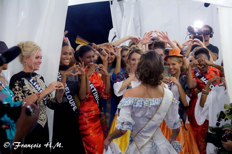 Défilé des candidates Miss France 2017 à Saint-Pierre