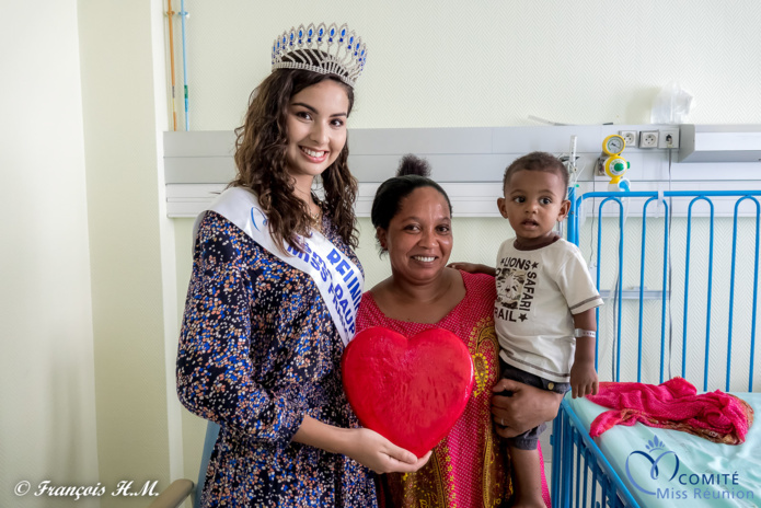 Ambre N'Guyen fête la Saint-Valentin avec les enfants malades