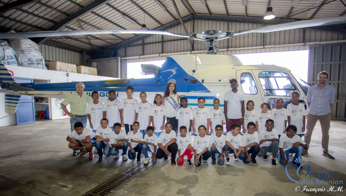Miss Réunion en hélicoptère avec les enfants de 1000 Sourires