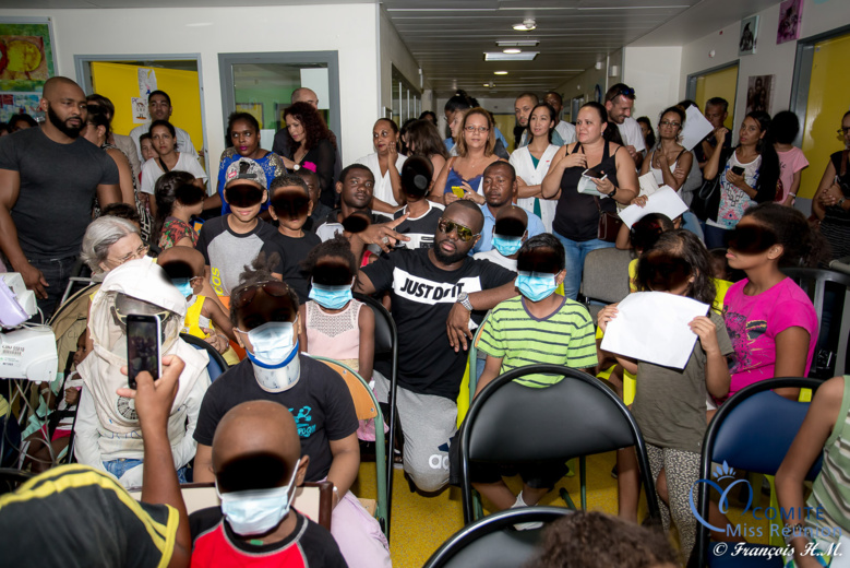 Maître Gims et Miss Réunion avec les enfants hospitalisés au CHU