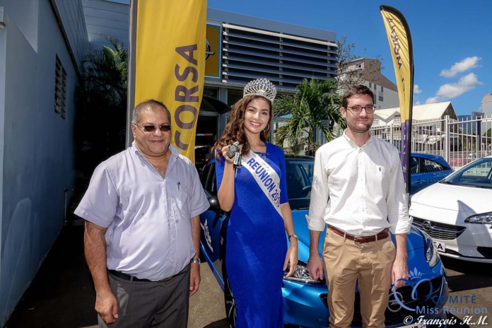 Arzou Mahamadaly, directeur de la Sogecore, Ambre N'guyen, Miss Réunion 2016 et 5ème dauphine Miss France 2017, et Alexis Recipon, directeur commercial Sogecore