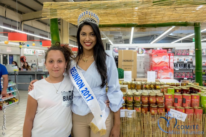 Miss Réunion 2017 en dédicaces à l'Étang-Salé