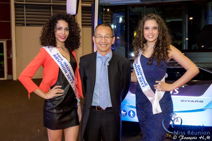 Jean-Jacques Fung, directeur général de la Soidparc, entouré de Lyna Boyer et Lina Françoise, 1ère et 2ème dauphines de Miss Réunion 2017