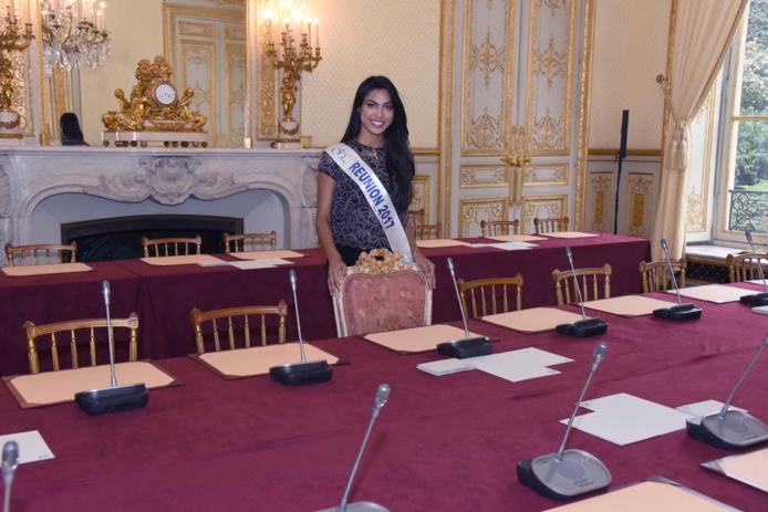 Miss Réunion à l'Assemblée Nationale, invitée par le député David Lorion