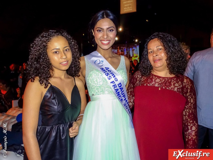 Miss Réunion avec les gagnantes du jeu Antenne Réunion, Fabrina et Carole Calteau