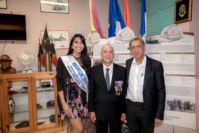 Audrey Chane Pao Kan, Eric Leveneur, et Aziz Patel, du Comité Miss Réunion, dans le mini-musée des Anciens Combattants de l'Entre Deux
