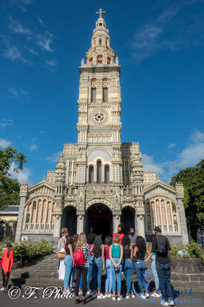 Les candidates 2021 visitent l'église atypique de Sainte-Anne