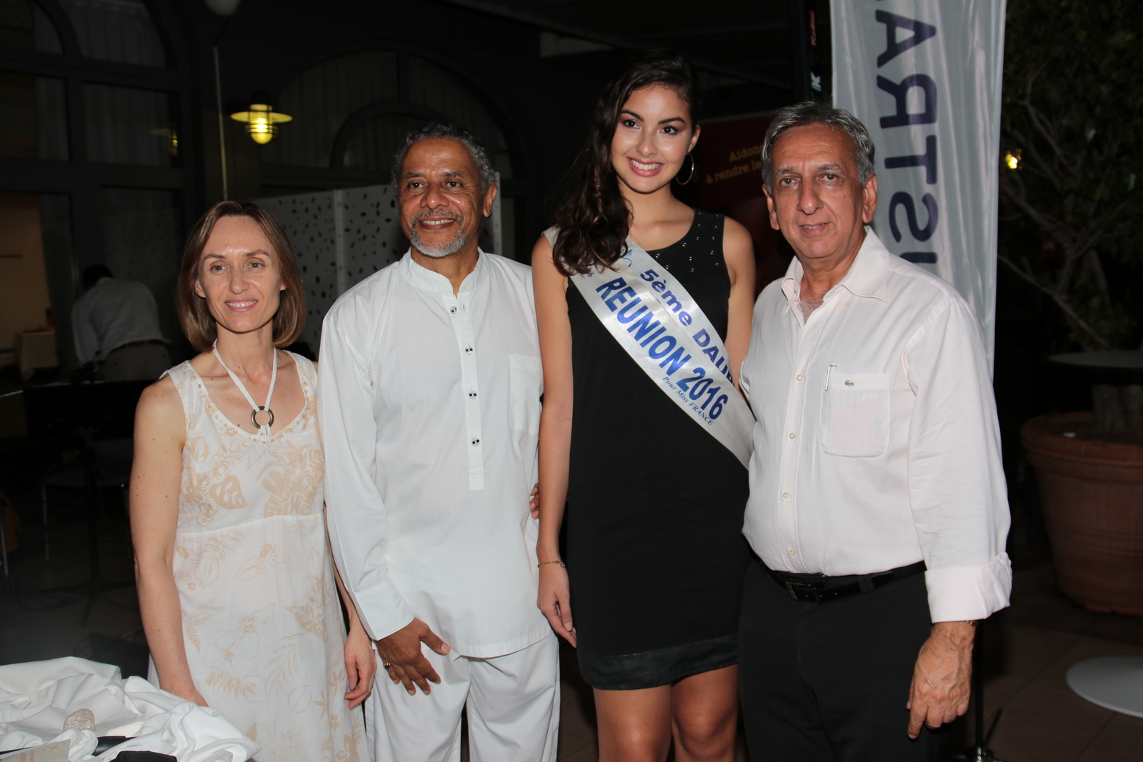 Brenda Guidi, Amédée Louis-Fernand, Ambre N'guyen et Aziz Patel du Comité Miss Réunion