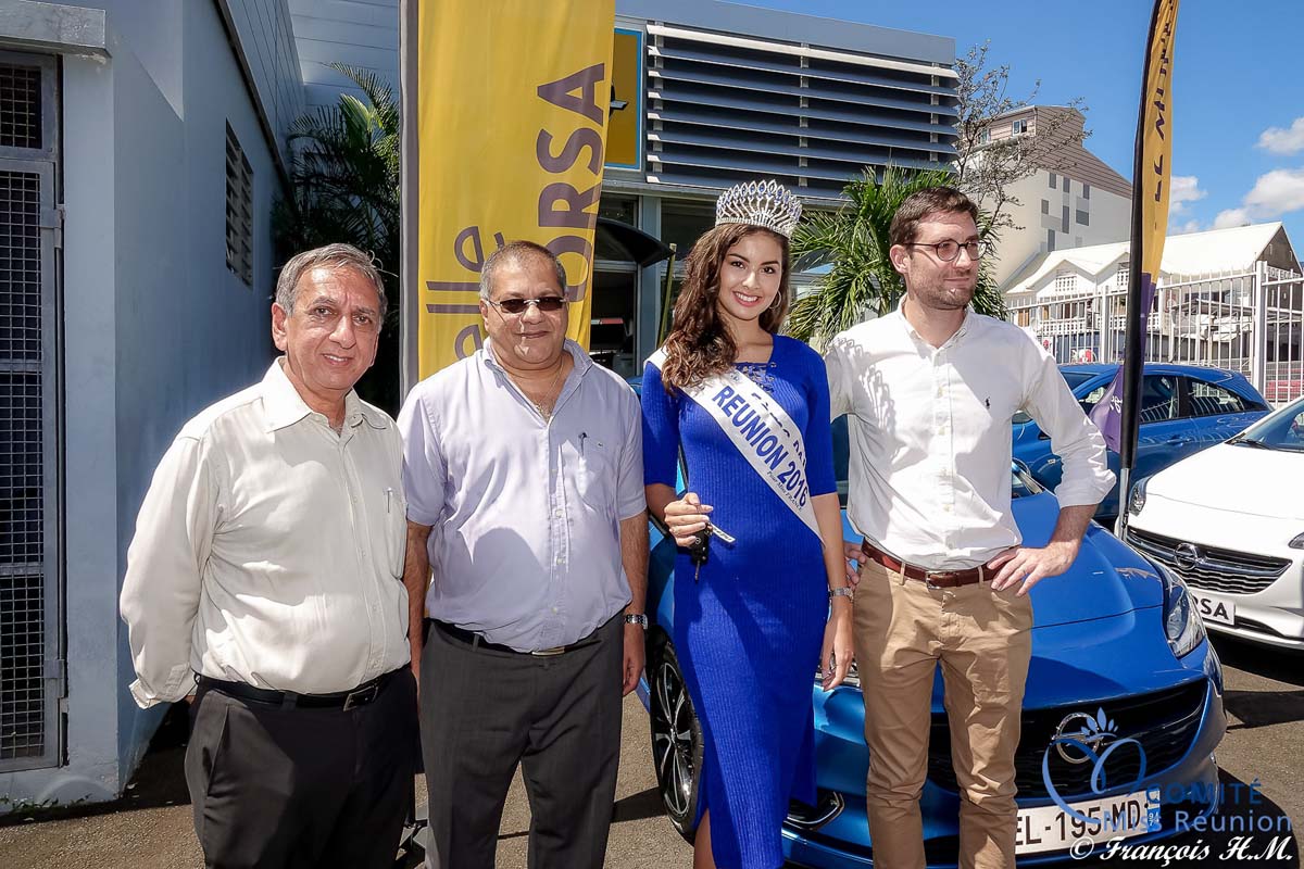Aziz Patel du Comité Miss Réunion, Arzou Mahamadaly, Ambre N'guyen, et Alexis Recipon