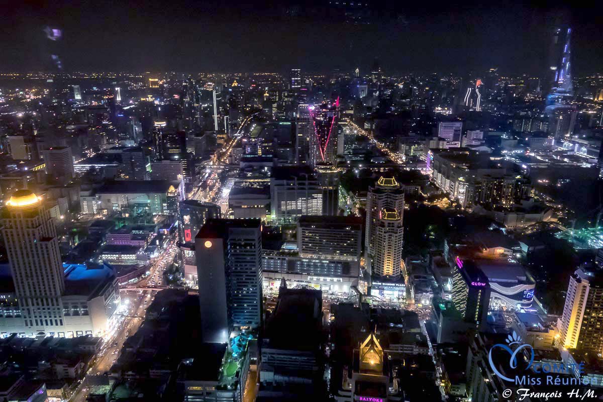 Du haut de la tour, il y a des magnifiques vues sur Bangkok la nuit...