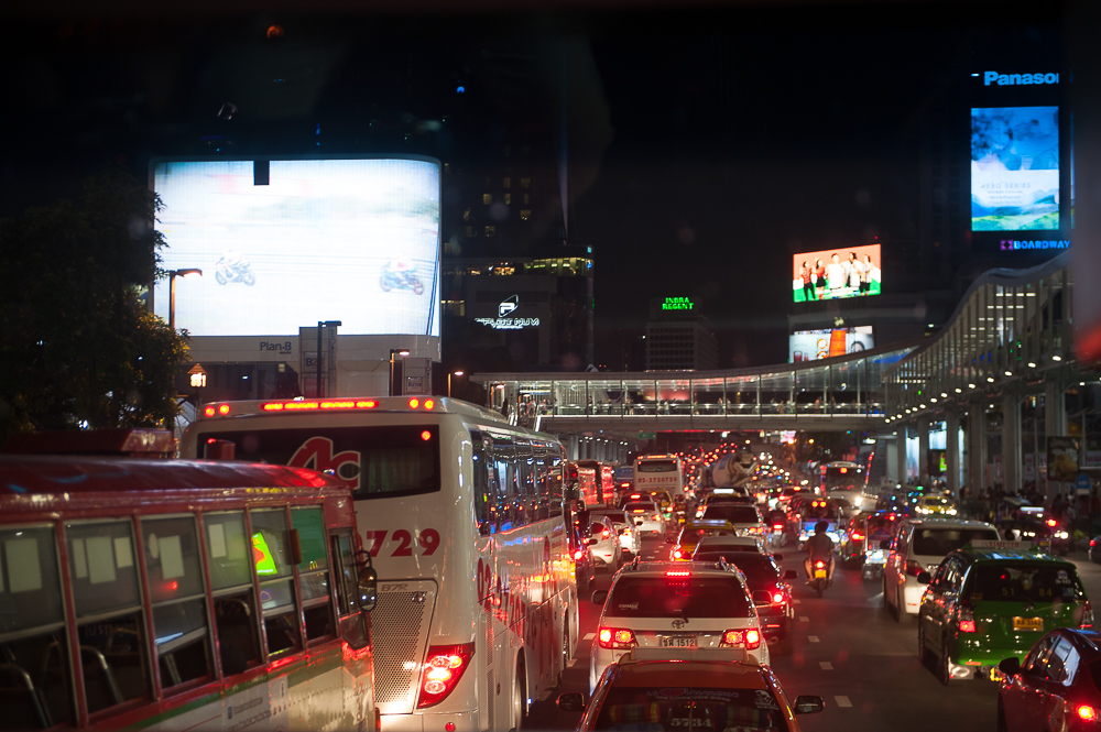 Embouteillages à Bangkok même la nuit!