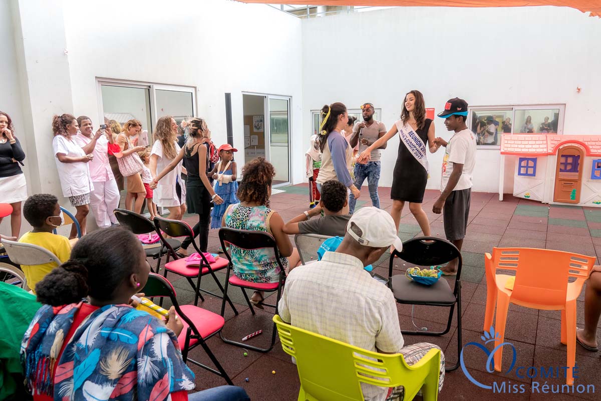 Miss Réunion fête la musique avec les enfants au CHU