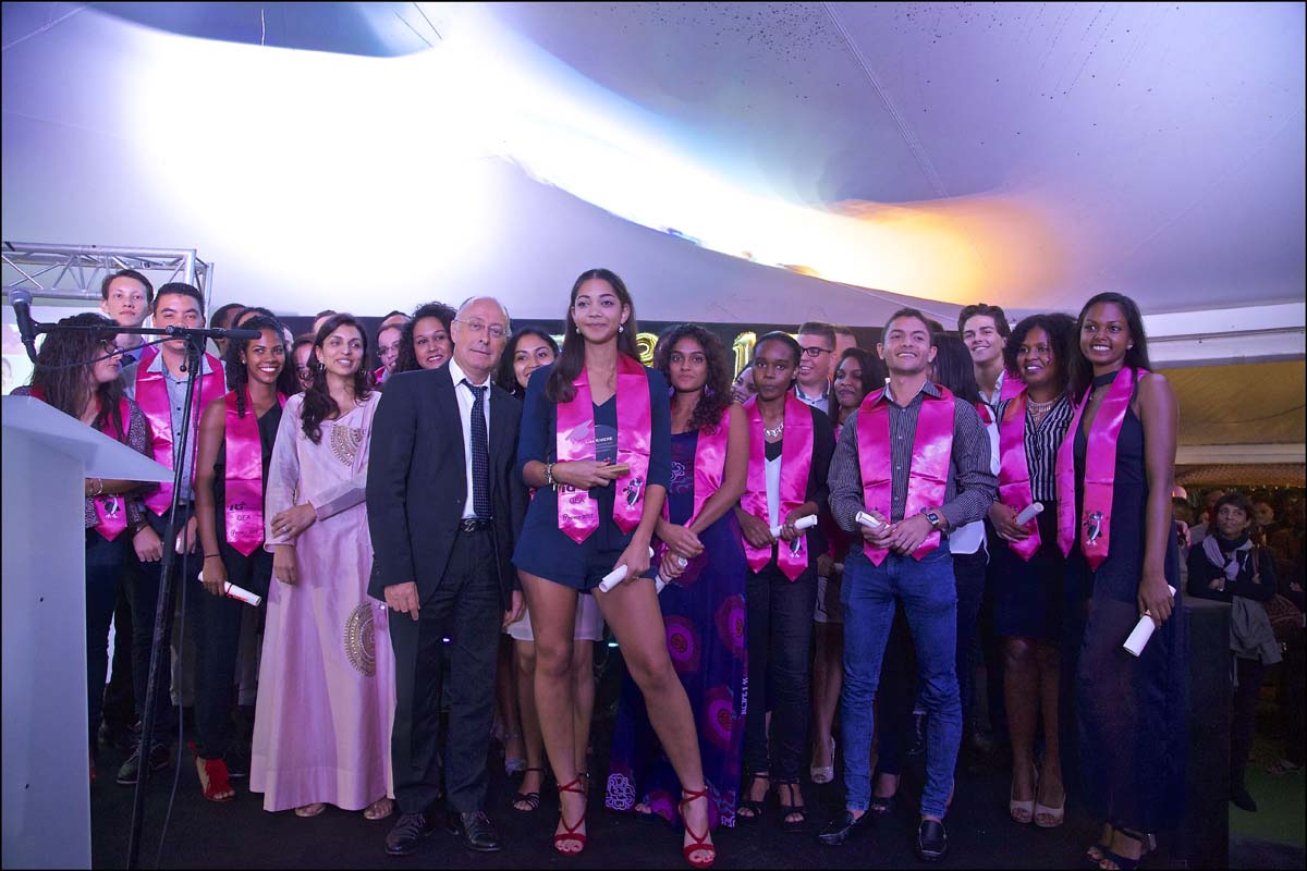 Miss Réunion marraine de la cérémonie de remise de diplômes à l'IUT