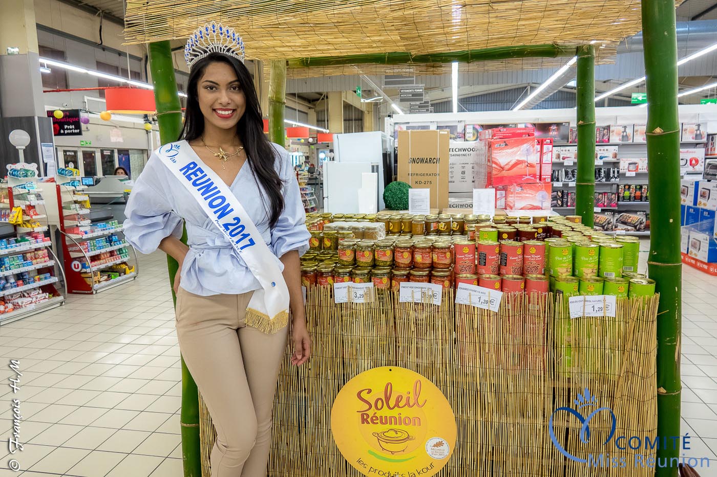 Miss Réunion 2017 en dédicaces à l'Étang-Salé