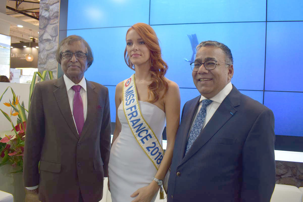 Anil Gayan, Ministre du Tourisme de Maurice, Maeva Coucke, et Donald Payen, vice-président Air Mauritius