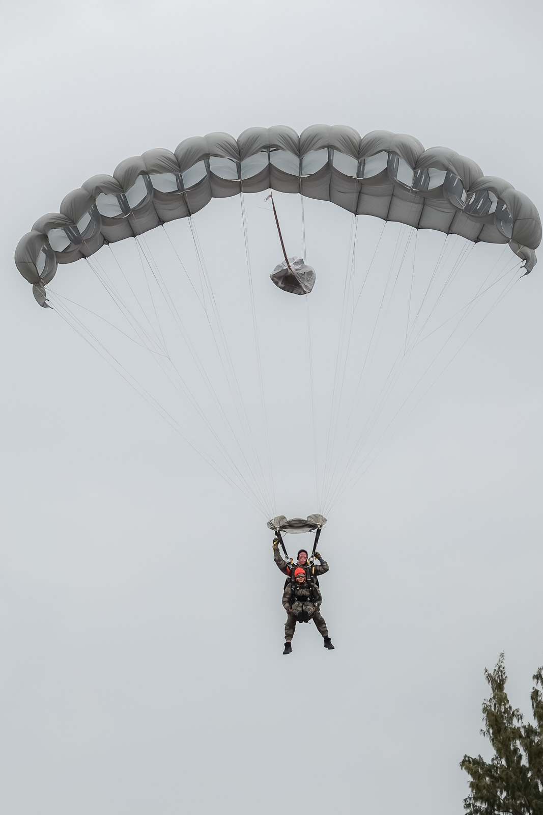 Morgane Soucramanien et Annabelle Lebreton en parachute avec le RPIMa