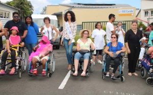 Lyna Boyer, 1ère dauphine, auprès des handicapés à Saint-Benoît